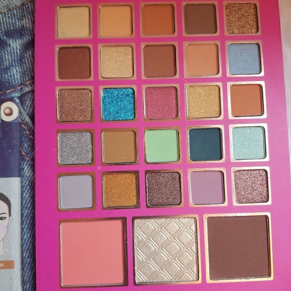 Bella Pierre Cosmetics - 90s Glam Eye and Face Book